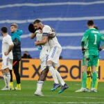 Los futbolistas del Real Madrid celebran la clasificación para las semifinales de la Champions League
