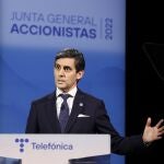El presidente de Telefónica, José María Álvarez-Pallete, interviene durante la Junta General de Accionistas de Telefónica, a 8 de abril de 2022, en Madrid (España)
