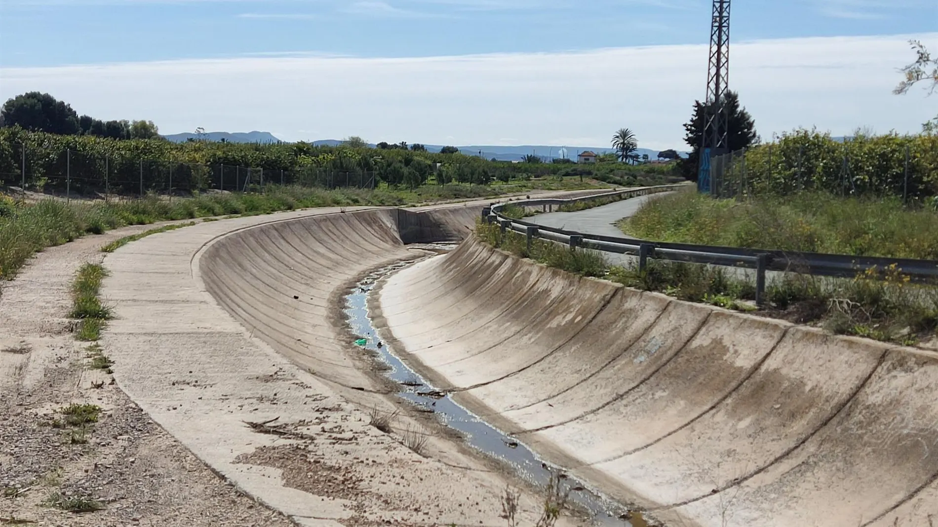 Imagen del canal del Trasvase Tajo-Segura a su paso por el municipio murciano de Santomera