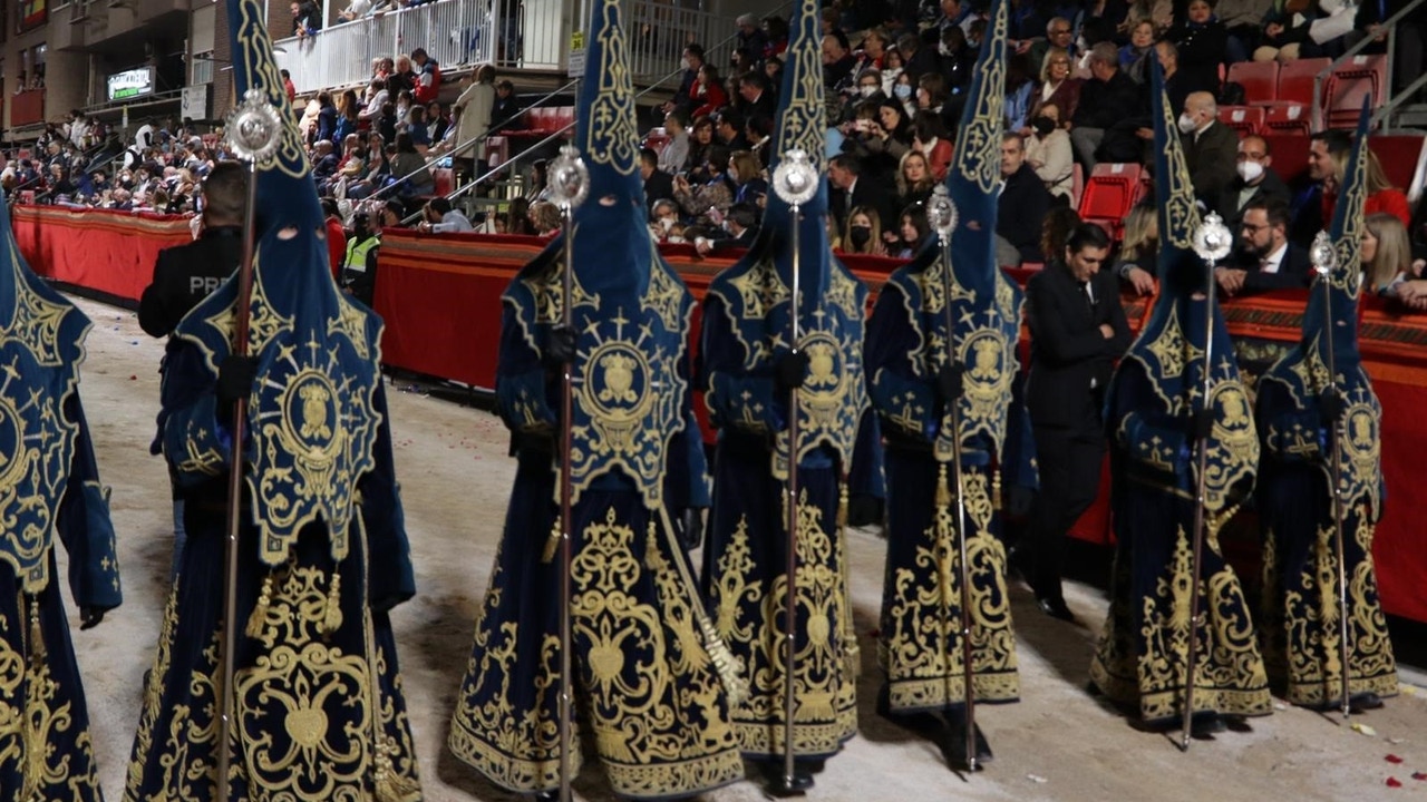 El arte de vestir la Semana Santa de Lorca, en peligro