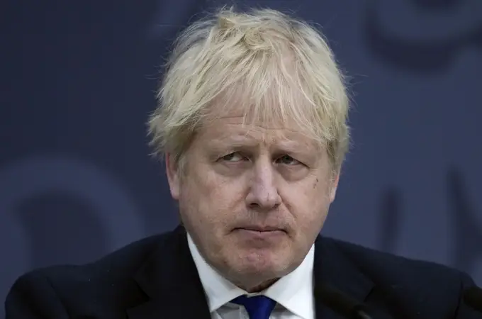 Boris Johnson firma un acuerdo para enviar a solicitantes de asilo a Ruanda