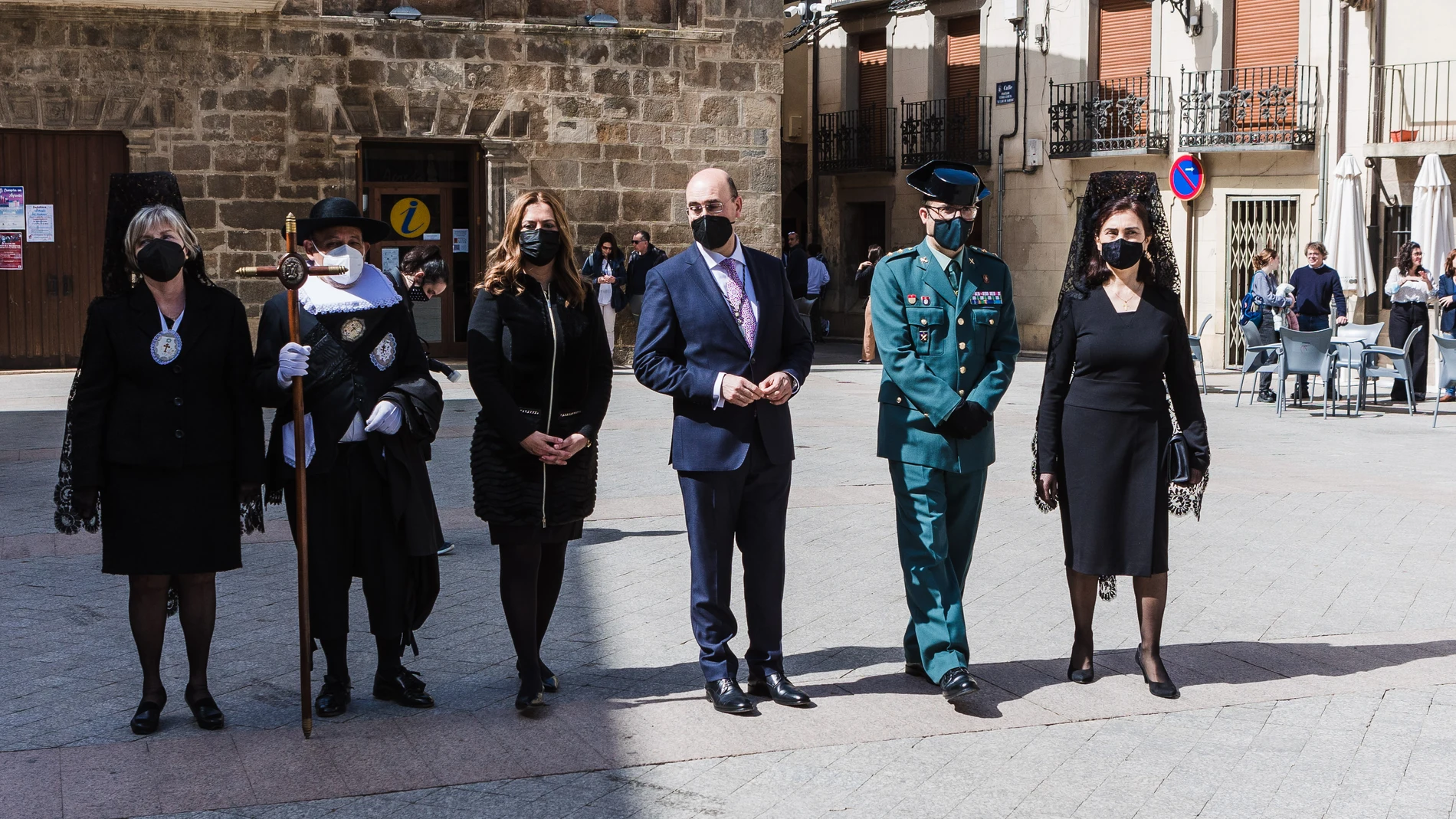 La delegada del Gobierno en Castilla y León, Virginia Barcones, participa en la procesión de la Cofradía de la Vera Cruz en Agreda (Soria)