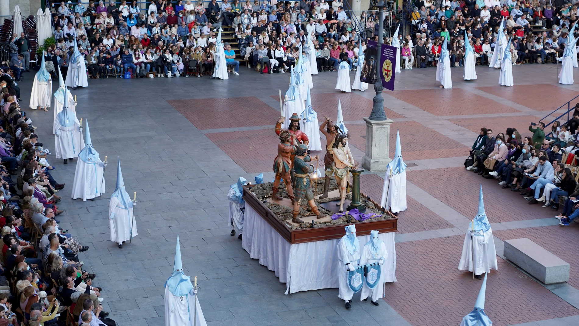La Procesión General del Viernes Santo llena de arte las calles de Valladolid
