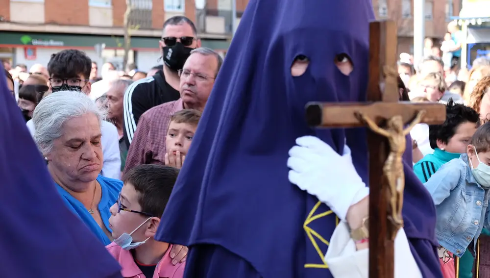 Procesión de la Hermandad del Silencio en el barrio de Pizarrales de Salamanca