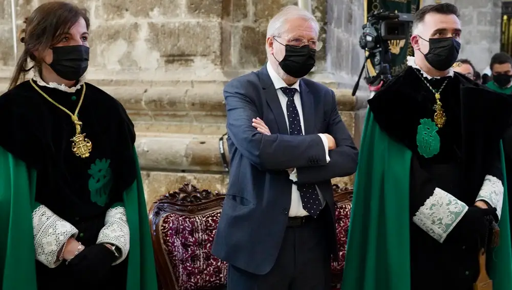 Ofrecimiento de los Dolores de Valladolid a la Virgen a cargo del periodista y director de COPE Castilla y León, Luis Jaramillo