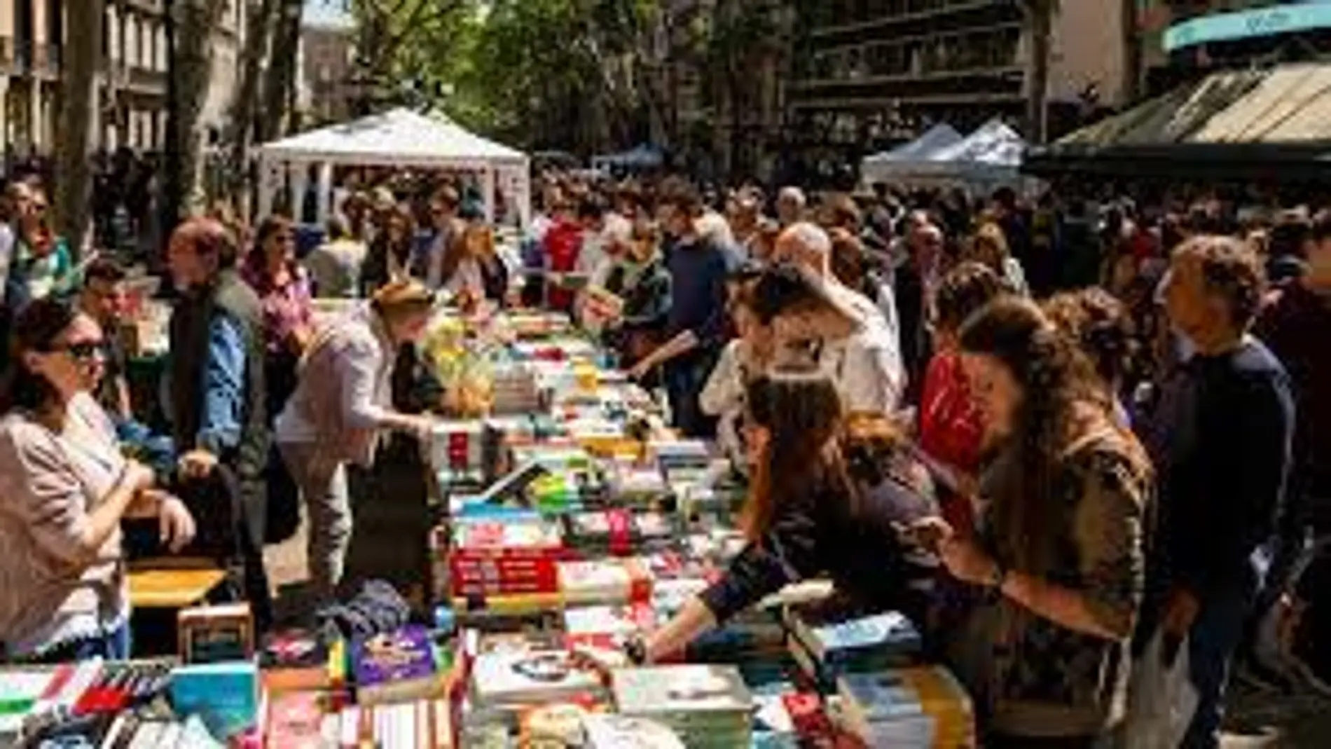 Apecto de un Día del Libro normal en Barcelona