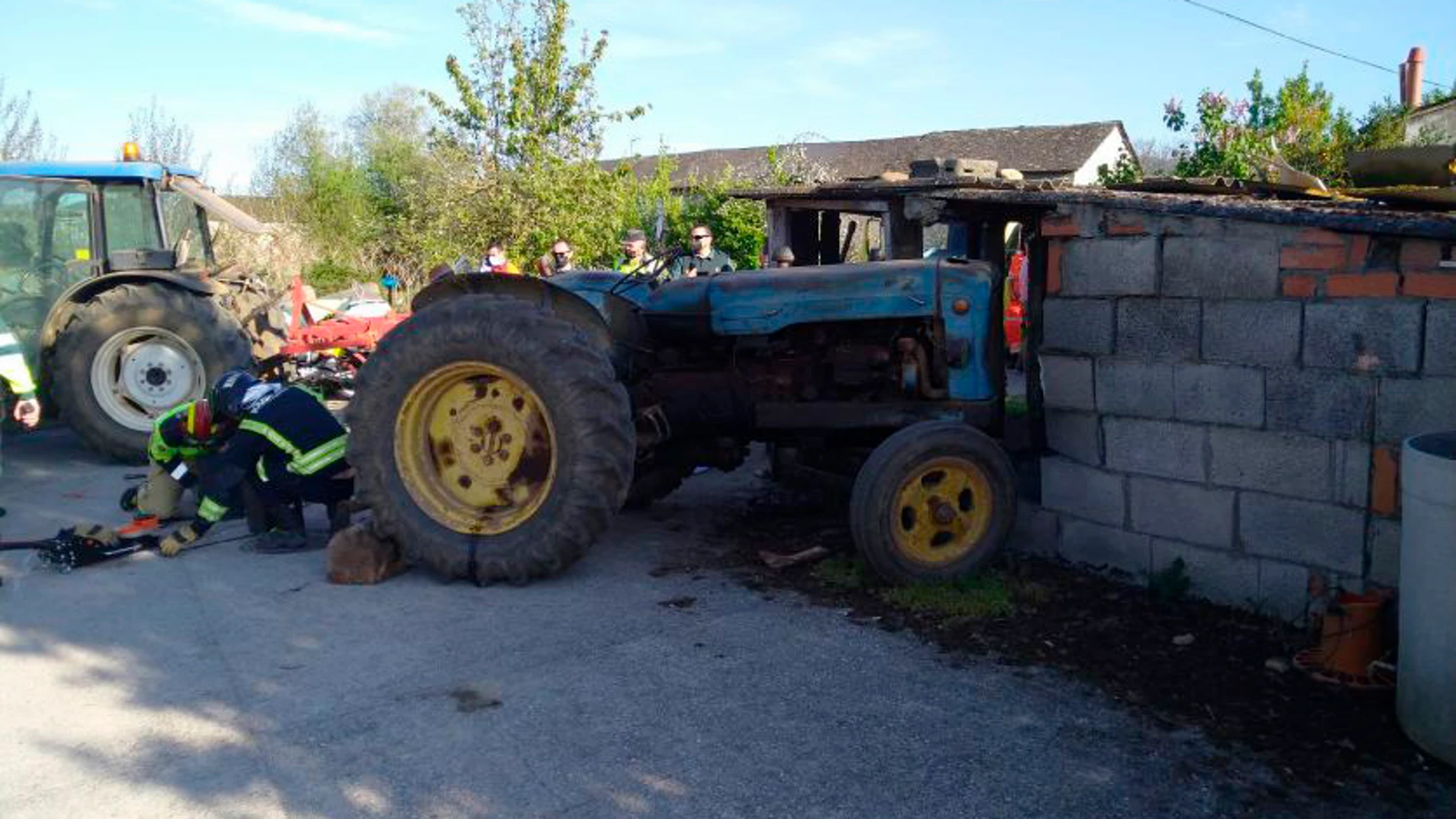 Fallece un hombre atropellado por su propio tractor