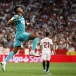 Rodrygo celebra el gol que hizo al Sevilla en el Sánchez Pizjuán