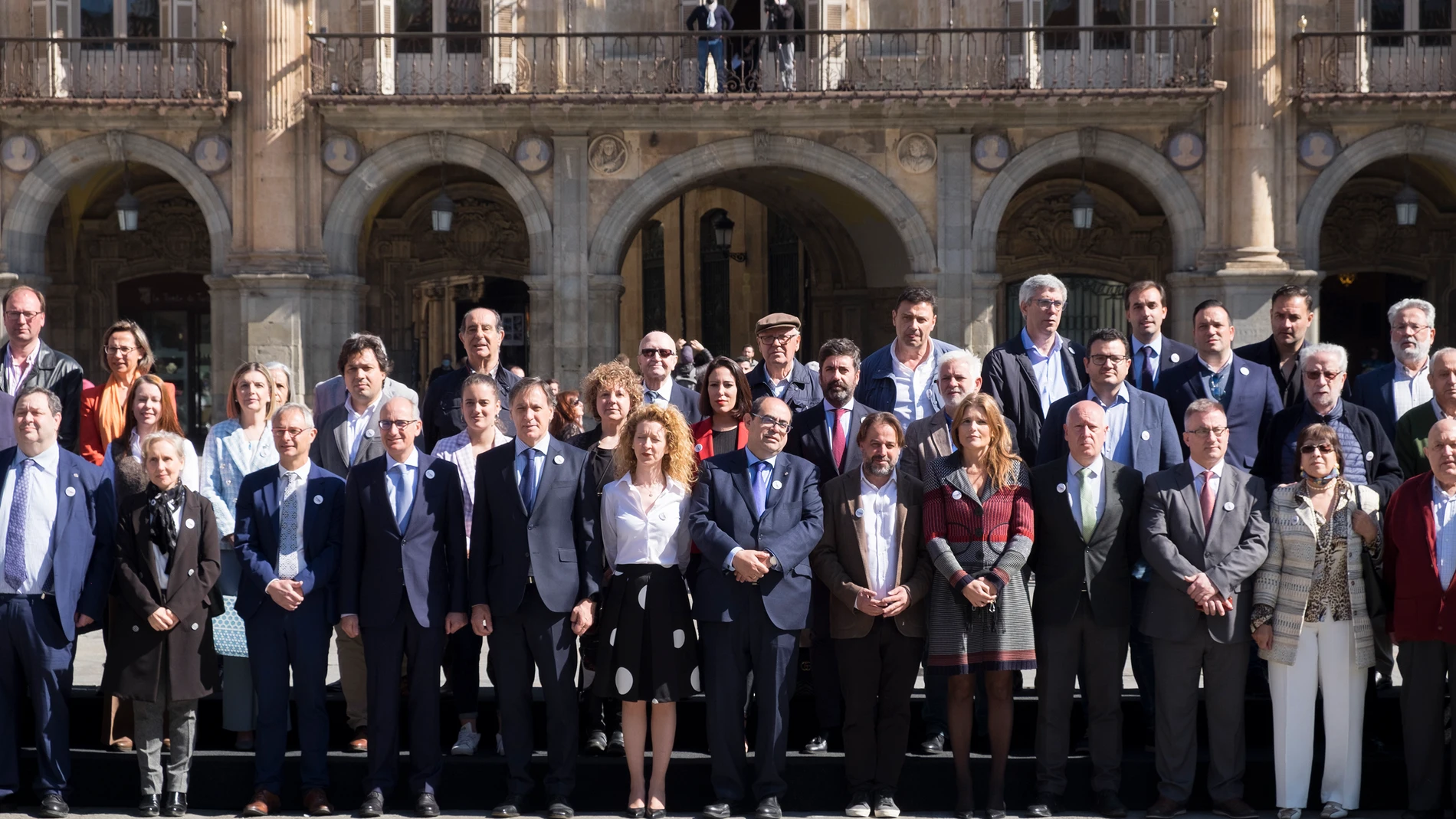 El alcalde de Salamanca, Carlos García Carbayo, y agentes económicos y sociales de la ciudad firman el 'Manifiesto en defensa de las comunicaciones ferroviarias de Salamanca'