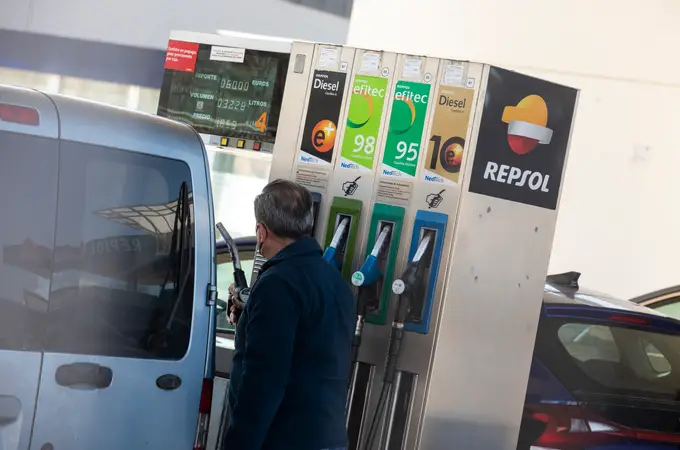 Repsol mantendrá todo el verano su descuento de 30 céntimos por litro en sus 3.300 gasolineras