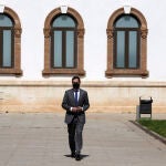 El presidente de la Junta, Juanma Moreno, a su llegada del acto en Málaga. Álex Zea / Europa Press