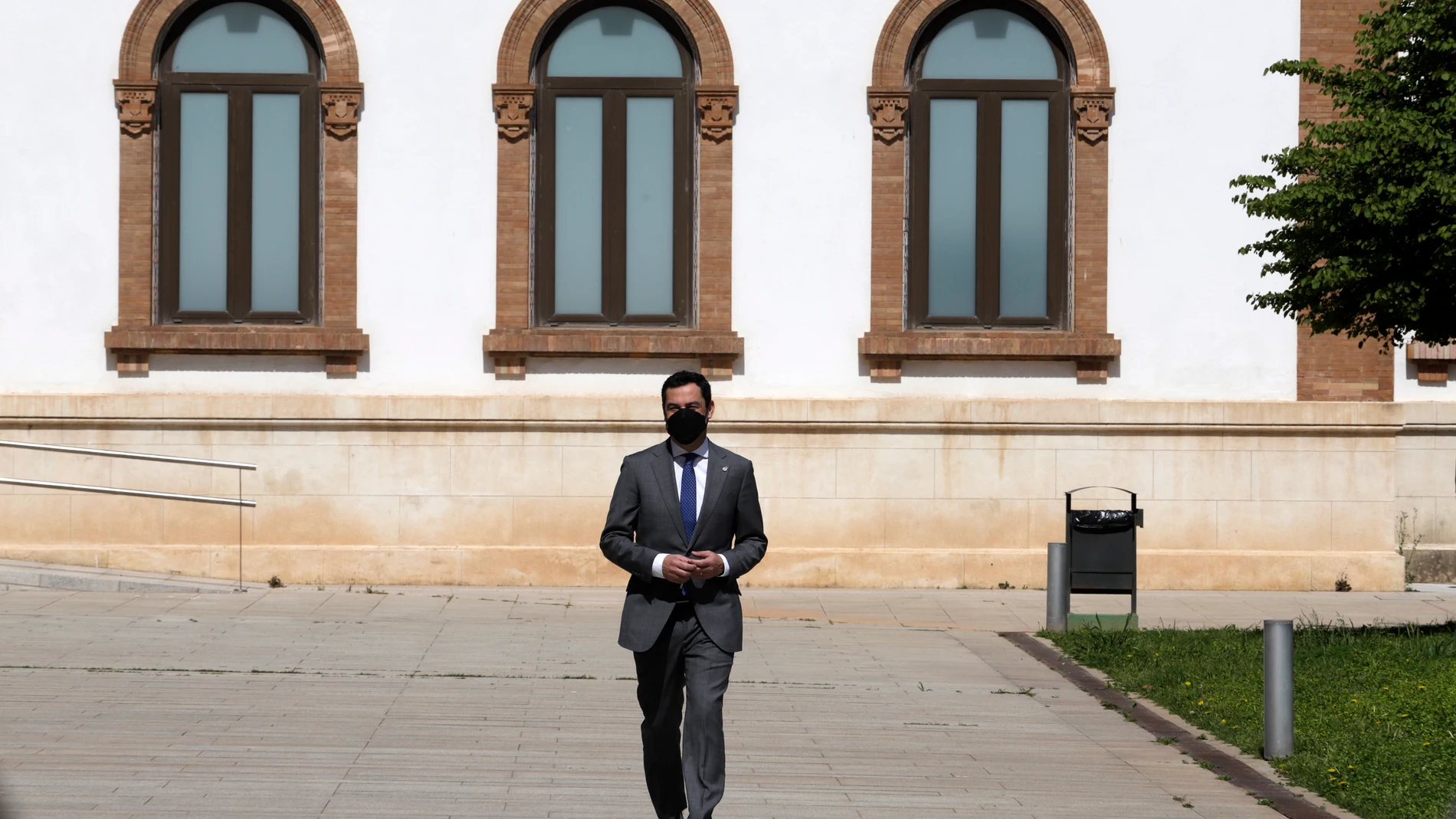 El presidente de la Junta, Juanma Moreno, a su llegada del acto en Málaga. Álex Zea / Europa Press