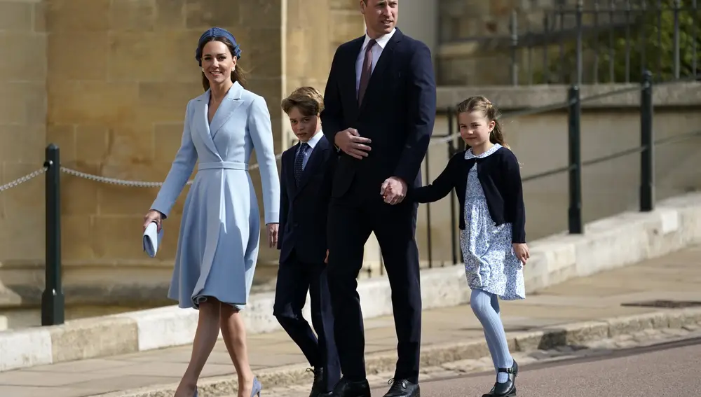 El príncipe Guillermo and Kate Middleton, con el príncipe George y la princesa Charlotte.