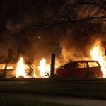 Coches incendiados en protestas en el barrio de Rosengard de Malmö el pasado abril
