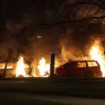 Coches incendiados en protestas en el barrio de Rosengard de Malmö el pasado abril