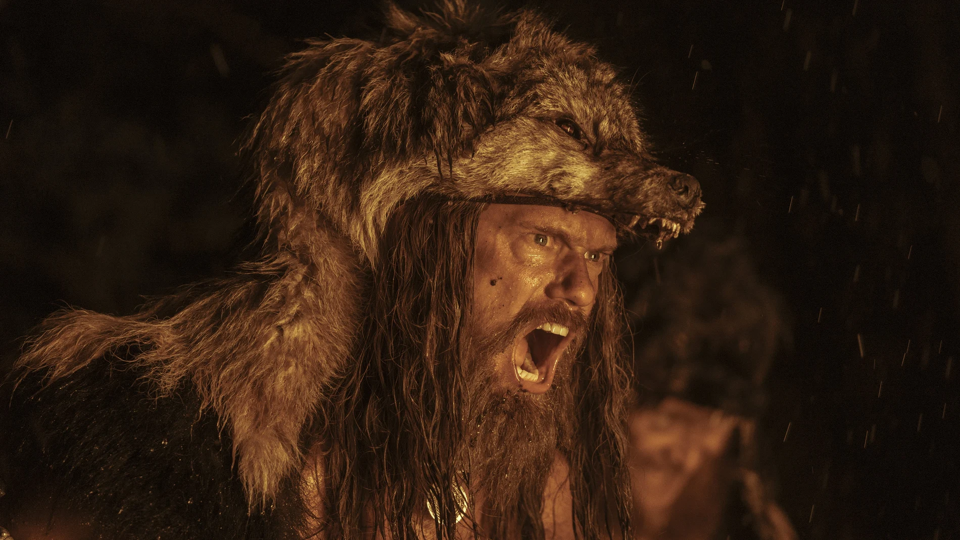 Alexander Skarsgård en "El hombre del norte" (Aidan Monaghan/Focus Features via AP)