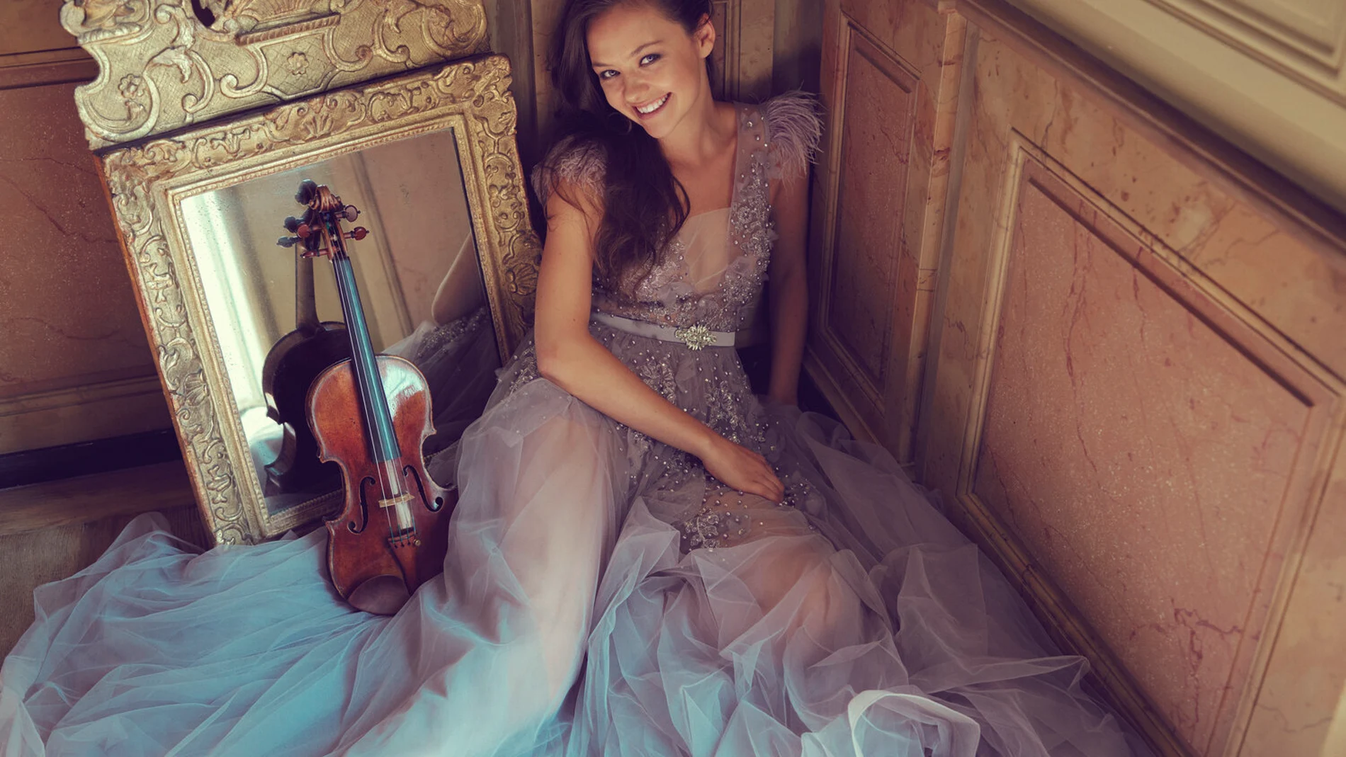 Imagen de archivo de la solista moldava de violín Alexandra Conunova