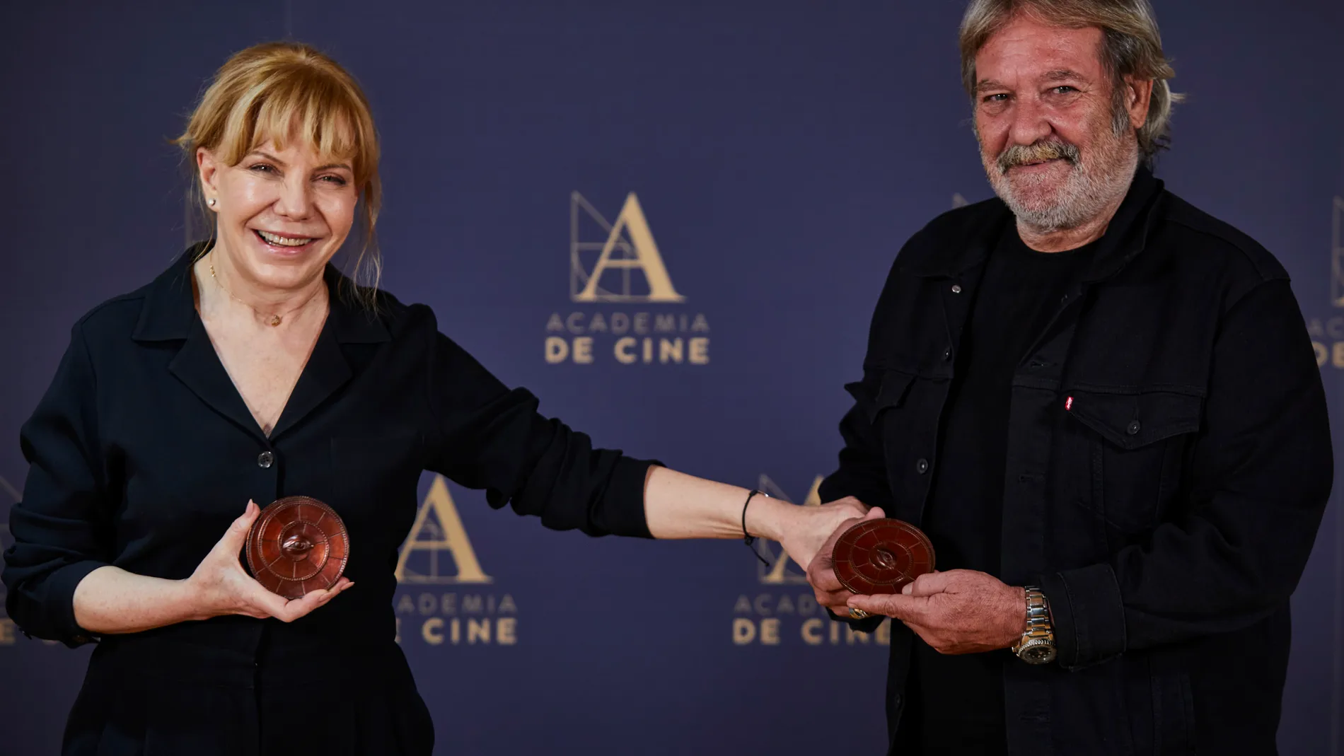 Cecilia Roth y Jorge Perugorría recibían ayer la Medalla de Oro 2022 en la Academia de Cine en representación a los intérpretes latinoamericanos que han contribuido a nuestro cine