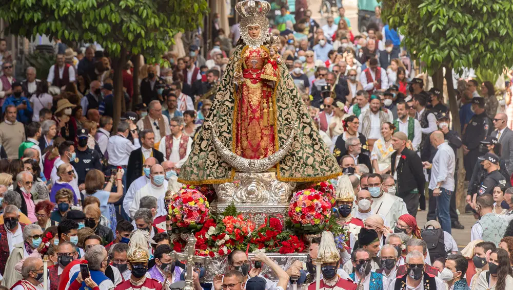 MURCIA, 19/04/2022.- La Virgen de la Fuensanta, paterona de Murcia, este martes durante la romería huertana con motivo de las Fiestas de Primavera 2022 de Murcia. EFE/Marcial Guillén