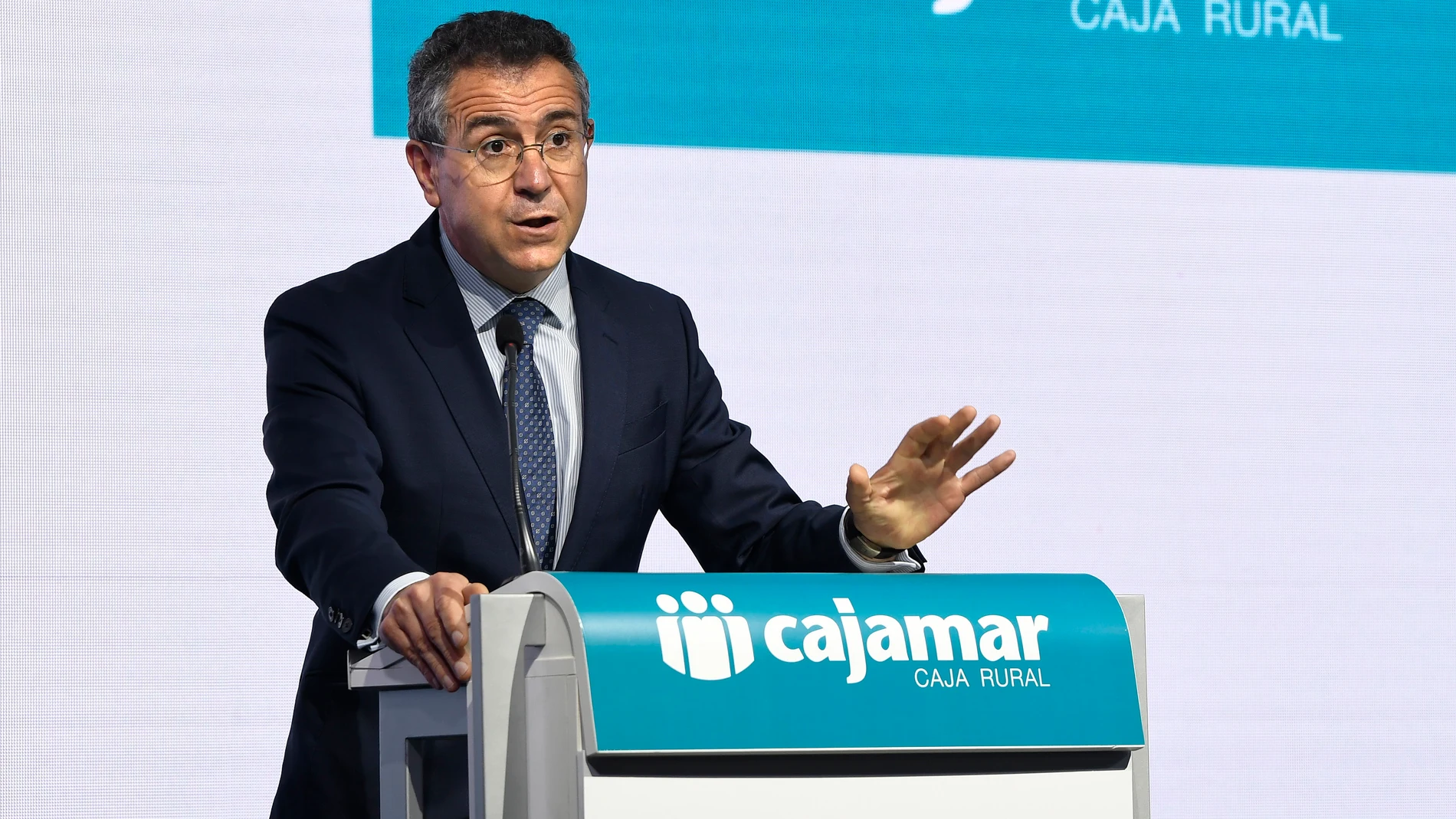 El presidente de Cajamar, Eduardo Baamonde, interviene en la asamblea general ordinaria de delegados, el pasado 20 de abril