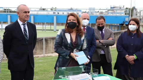 La consejera de Agricultura, Carmen Crespo, junto a los alcaldes de Sevilla y Dos Hermanas JUNTA DE ANDALUCÍA 20/04/2022