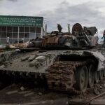 Un tanque ruso T72 destruido en Ucrania