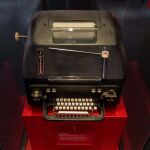 El teléfono rojo era, en realidad, era una máquina de teletipo. En una primera fase consistió en comunicaciones escritas que se transmitían a través de cable.