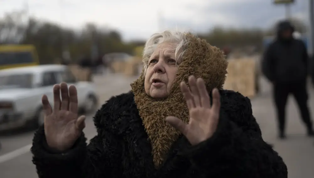 Valentina Greenchuck, 73, después de salir de Mariupol con destino a la ciudad de Zaporizhzhia