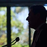 Contraluz del presidente de la Junta de Andalucía, Juanma Moreno. Joaquín Corchero / Europa Press