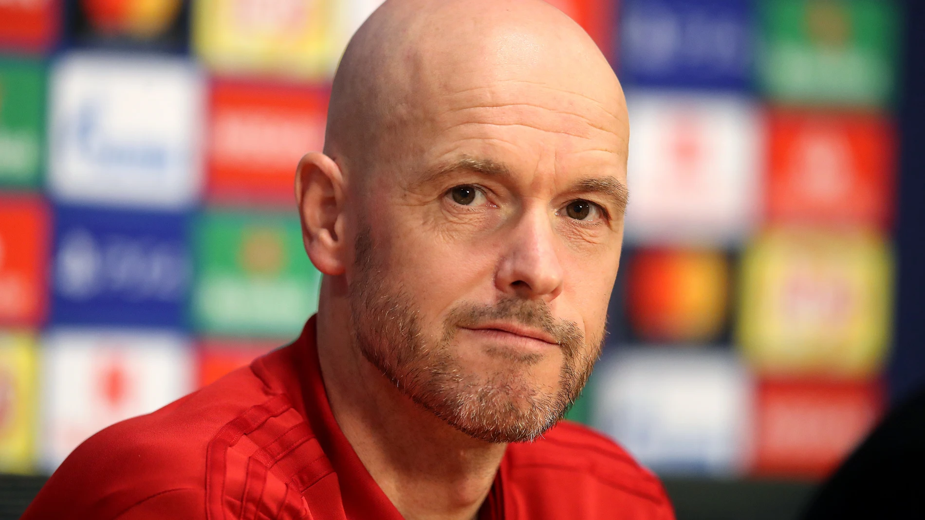 Erik ten Hag en rueda de prensa.