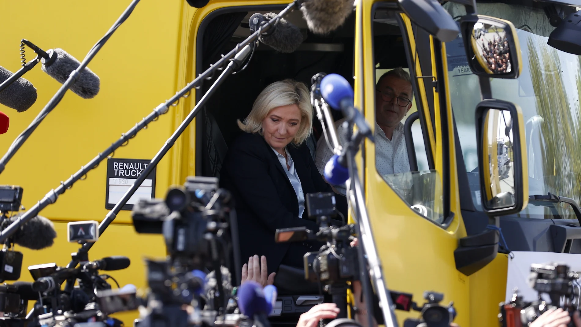 La desdiabolización de Le Pen viene de atrás pero la de esta campaña quizás haya sido su punto cumbre ya que la coyuntura internacional le ha permitido hablar a los franceses de su bolsillo