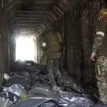  Las tropas ucranianas atrincheradas en Mariupol no se creen las promesas rusas de un trato justo
