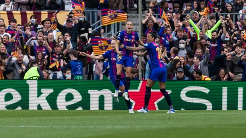 Aitana Bonmati celebra uno de los goles del Barça ante el Wolfsburgo