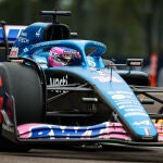 Fernando Alonso, al volante del Alpine A522.