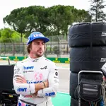 Fernando Alonso, harto de su coche tras lo sucedido en Imola