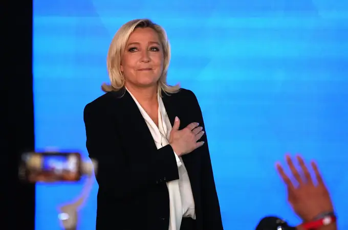 Le Pen arrasa en el campo y los suburbios y los jóvenes se abstienen