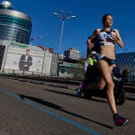 Una participante corre durante la 44ª edición del Rock ‘n’ Roll Maratón de Madrid 2022