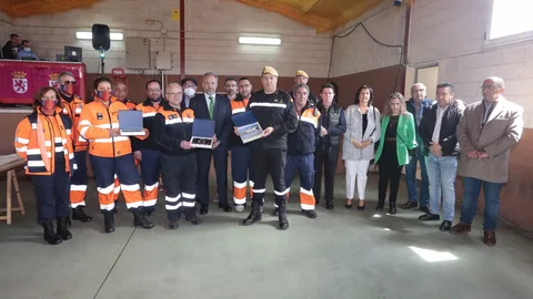 Acto de homenaje al V Batallón de la Unidad Militar de Emergencias y a Protección Civil, organizado por la Junta Vecinal de Brugos de Fenar