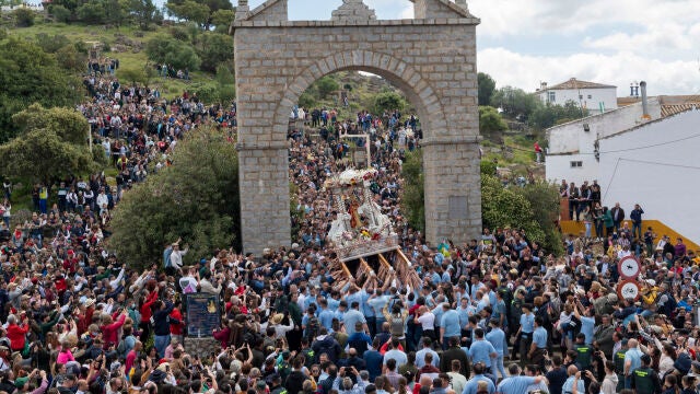 Miles de romeros disfrutaron del día grande de la Romería de la Virgen de la Cabeza. EFE/ Carlos Cid