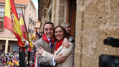 Petición del Toro en la fiestas de la Veguilla en Benavente con la presencia de Luciano Huerga y Virgina Barcones