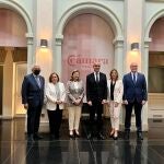 El alcalde de Sevilla, Antonio Muñoz (centro de la imagen), este lunes en la inauguración del foro 'La economía que viene'