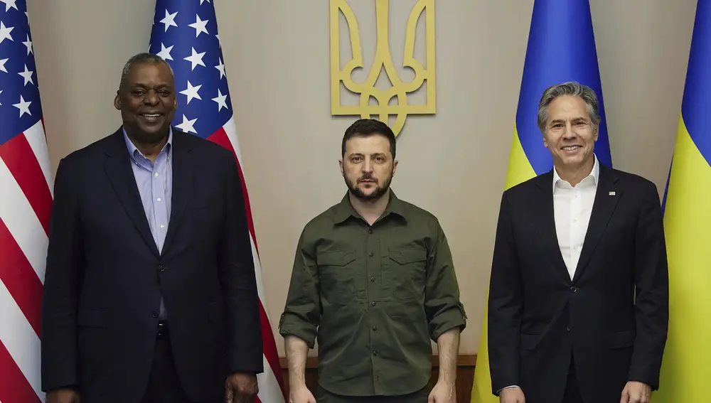 Lloyd Austin, Volodimir Zelenskyy y Antony Blinken en Kiev