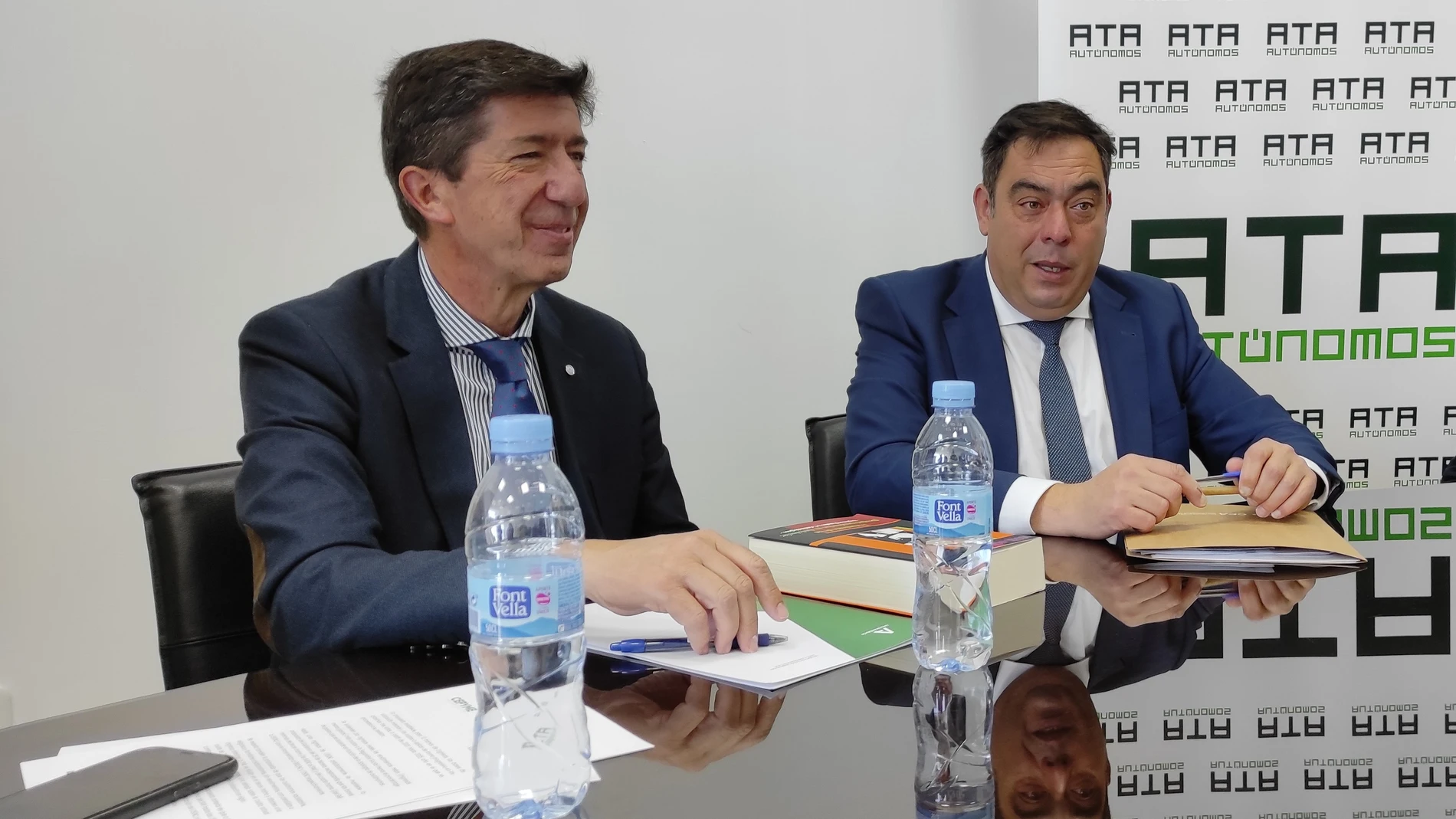 Juan Marín y Rafael Amor en la reunión en ATA