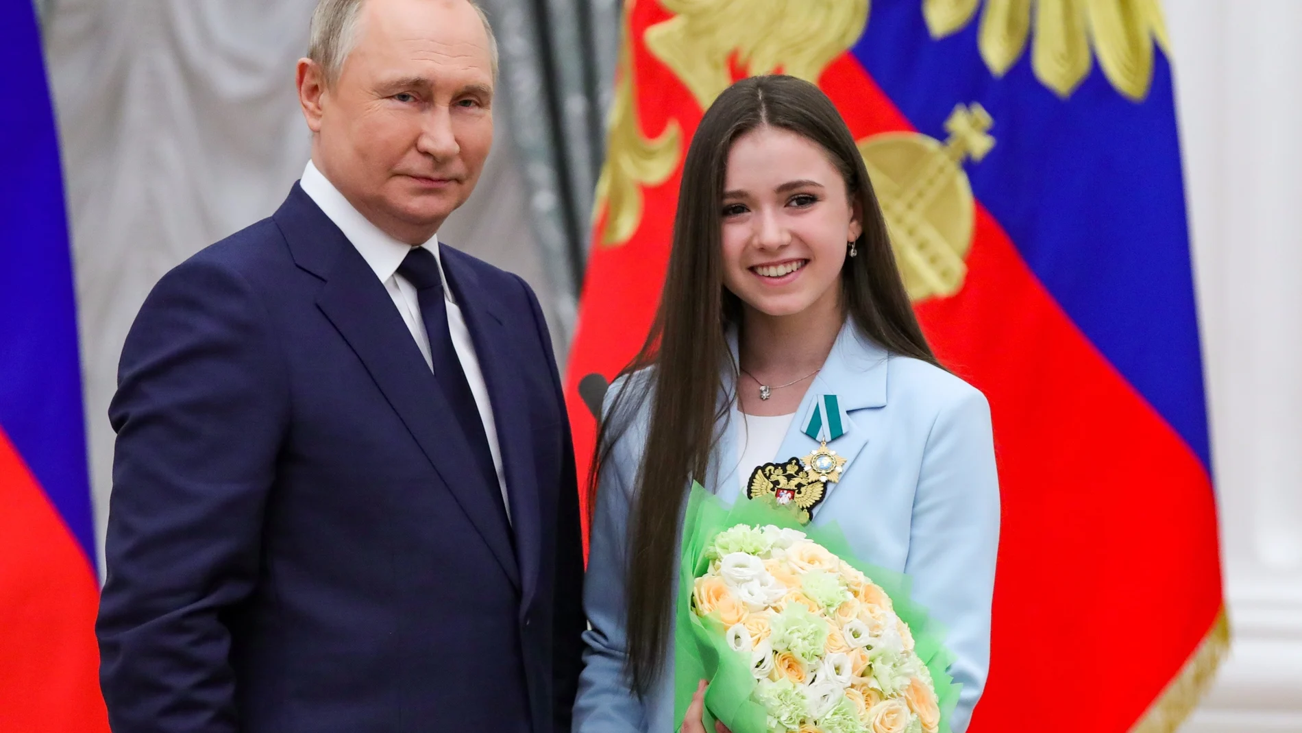 Vladimir Putin posa con Kamila Valieva