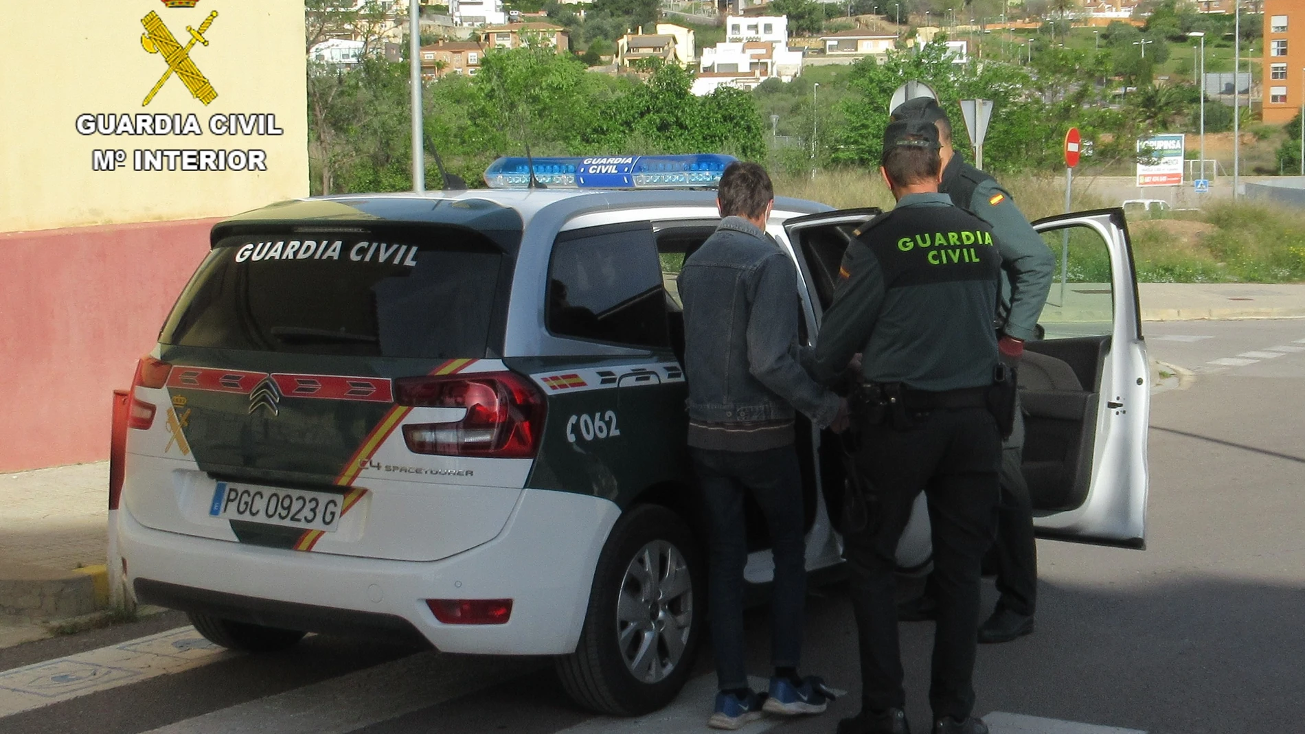 El detenido cuenta con un antecedente de características similares y las diligencias instruidas han sido entregadas en los Juzgados de Guardia de Vinaròs