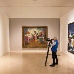 Las obras "Las criadas" (c), "El cadete y su hermana" (i) y "El baile" (d) de Paula Rego, en el Museo Picasso de Málaga
