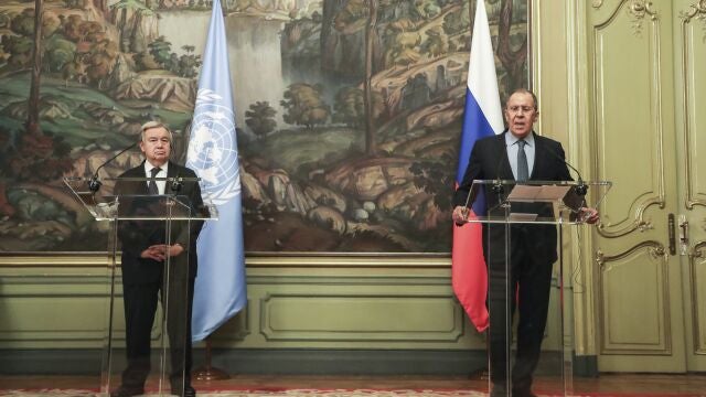 El jefe de la diplomacia rusa recordó que Moscú aún está esperando la respuesta de Kiev a la propuesta de arreglo que remitió "hace 10-12 días".