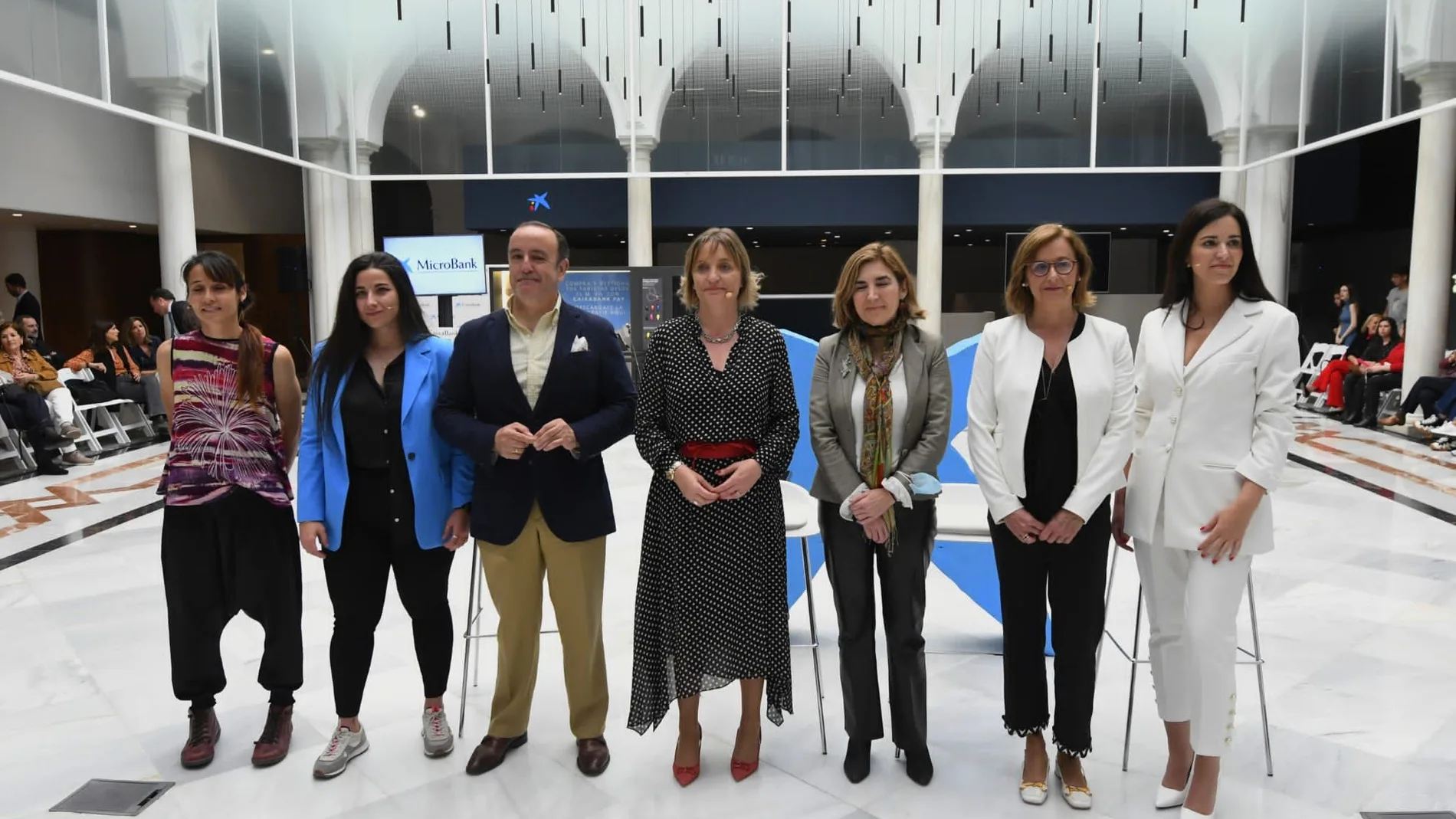 Un momento del coloquio "Soñar en femenino" celebrado en Store Sierpes de CaixaBank, en Sevilla