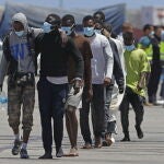 Rescatan a 56 inmigrantes en riesgo de volcar a 107 kilómetros de Fuerteventura