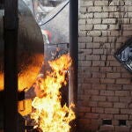 Bomberos sofocan un incendio en una estación de gas del este de Ucrania